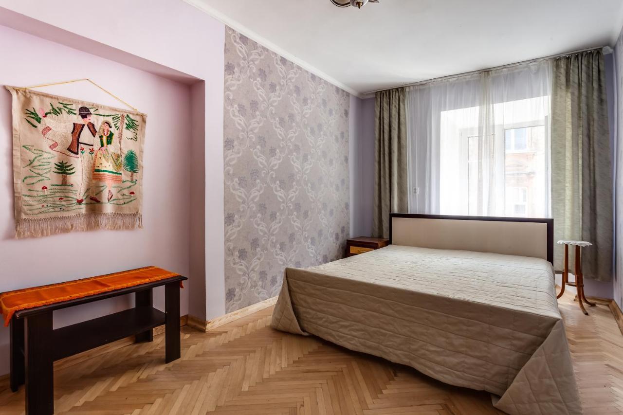 Four Bedrooms Apartment In The Heart Of 利沃夫 外观 照片