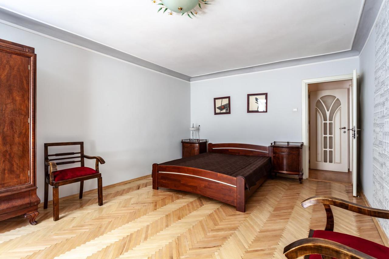 Four Bedrooms Apartment In The Heart Of 利沃夫 外观 照片