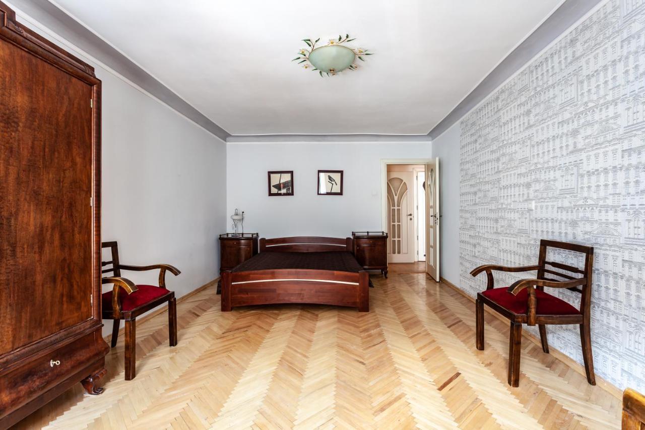 Four Bedrooms Apartment In The Heart Of 利沃夫 外观 照片
