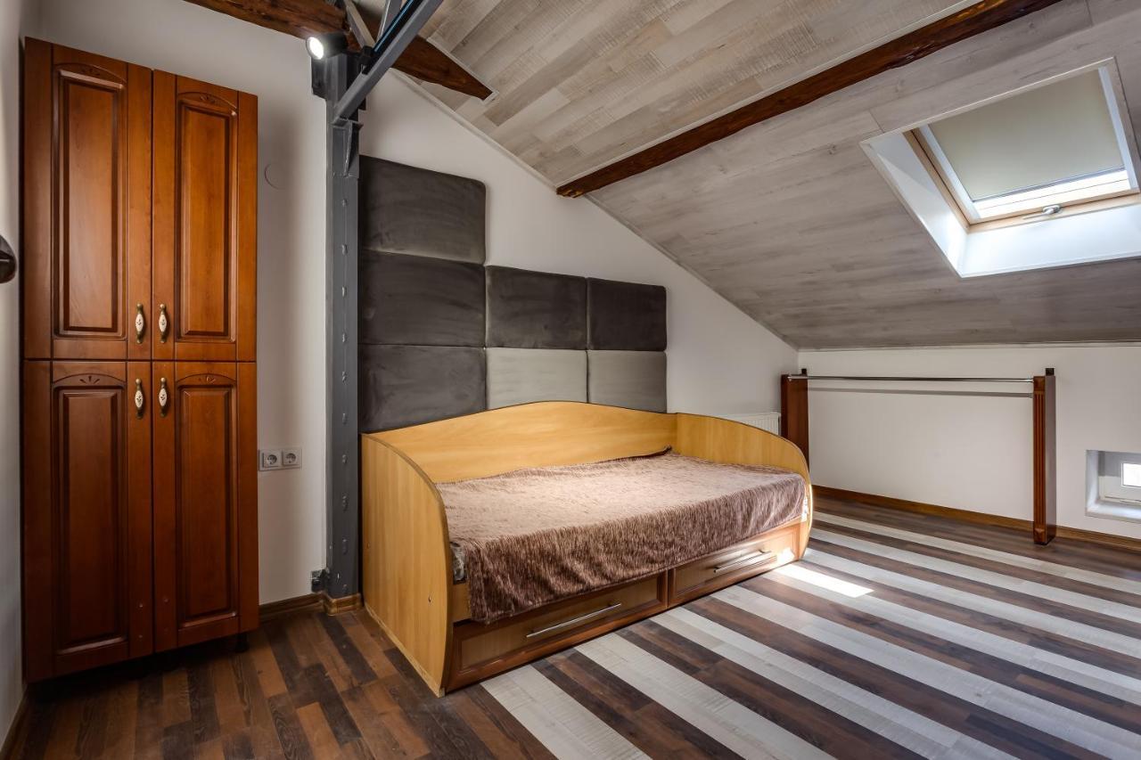 Four Bedrooms Apartment In The Heart Of 利沃夫 外观 照片