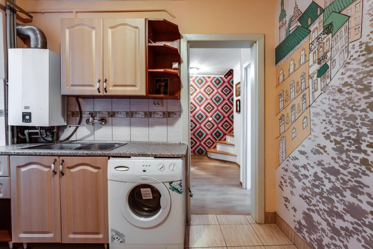 Four Bedrooms Apartment In The Heart Of 利沃夫 外观 照片