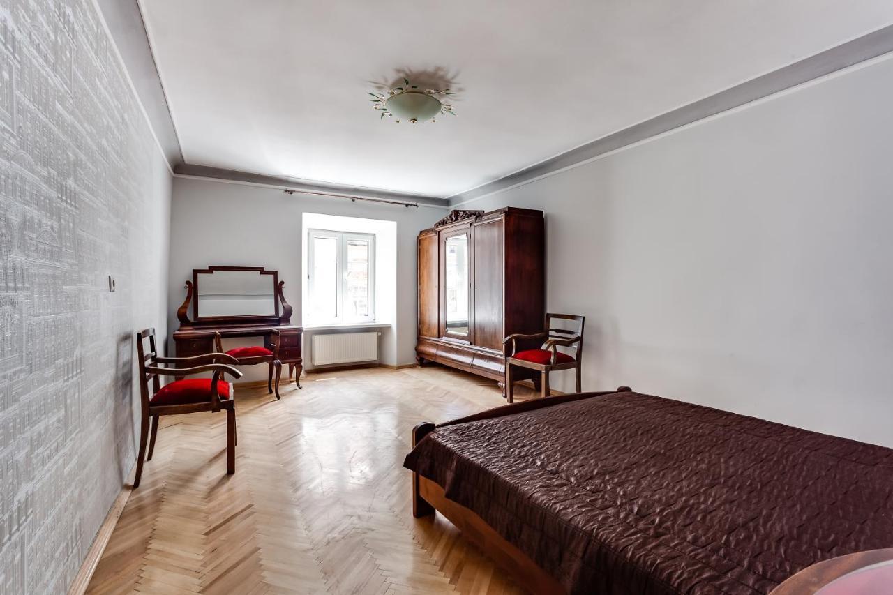 Four Bedrooms Apartment In The Heart Of 利沃夫 外观 照片