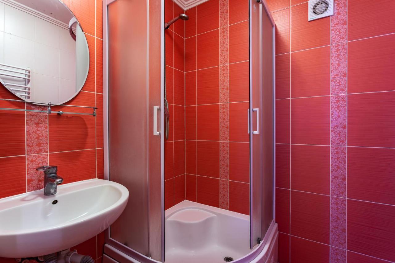 Four Bedrooms Apartment In The Heart Of 利沃夫 外观 照片